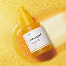 KOJIC  ACID TURMERIC NIACINAMIDE SERUM Medicube 30ML