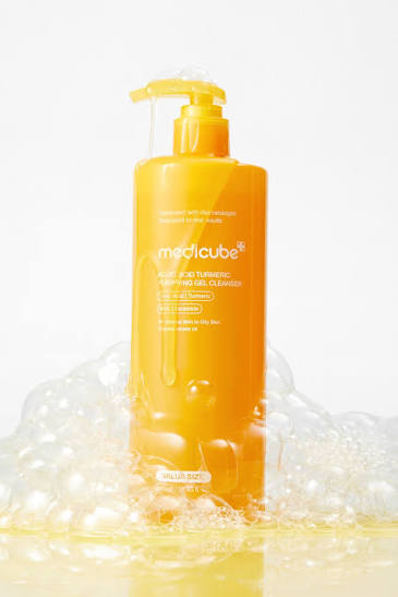 KOJIC ACID TURMERIC GEL TO FOAM CLEANSER Medicube 500ml